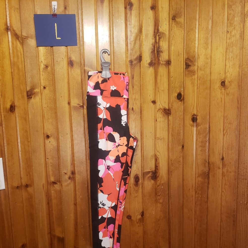 LuLaRoe Fearless Cropped Leggings